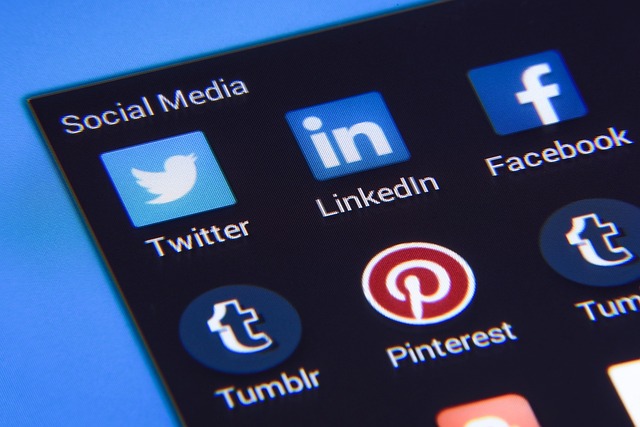 상황별 직접 마케팅 예시 - social media, facebook, twitter, instagram, icons, marketing, linkedin, business, mobile, pinterest, screen, 