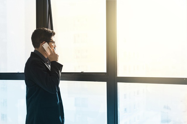 2026년 인스타그램 해시태그, 왜 전략이 달라져야 하는가? - man, cell phone, tuxedo, entrepreneur, business, phone, cell, young, entrepreneur, busine