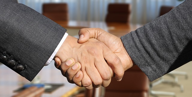 상황별 스레드 운영 전략 예시 - shaking hands, handshake, hands, welcome, agreement, contract, shake hands, negotiation, finger, business 