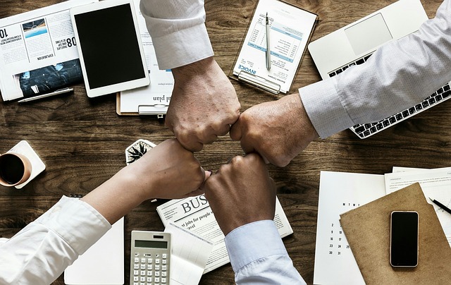 유튜브 채널 성장 및 마케팅 전략 - teamwork, cooperation, brainstorming, business, finance, office, team, partners, flat lay, meeting, coll