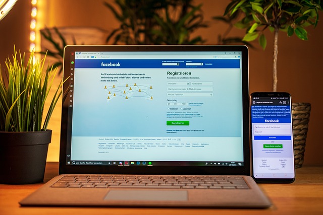 블로그-인스타 연동 시 흔한 실수와 피하는 법 - laptop, mobile, facebook, social media, smartphone, computer, notebook, office, internet, technol