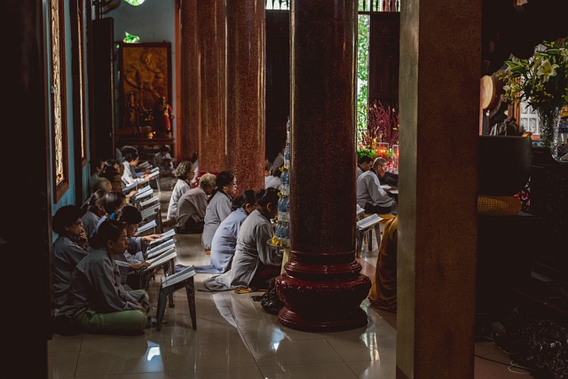 2026년 인스타 팔로워 늘리기 서비스 가격 비교표 (예시) - buddhist, temple, pagoda, prayer, monk, wat, book, reading, vietnam, hanoi, ministry, peo