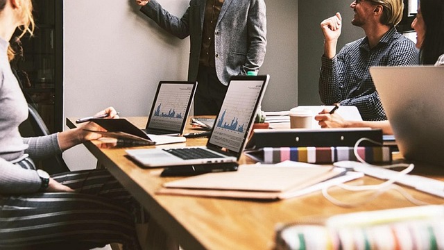 상황별 인스타 프로필 최적화 예시 - sharepoint training, microsoft teams, training, data storage solutions, meeting, team, coworkers, meetin