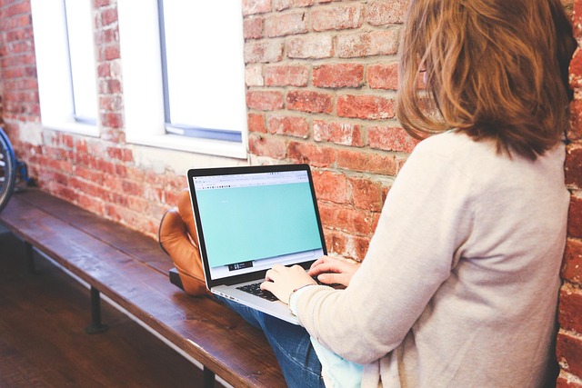 SNS 마케팅 자동화, 왜 필요한가? - student, typing, keyboard, text, woman, startup, business, people, students, office, strategy, work, t